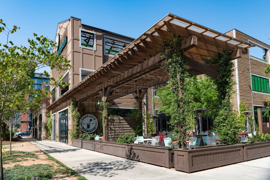 500 West Trade apartments in Charlotte, NC neighborhood local dining hotspots and beer garden