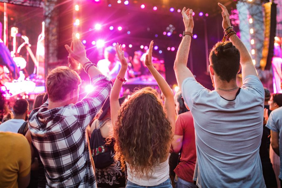 500 West Trade apartment neighborhood in Charlotte, NC vibrant nightlife with three people enjoying a live concert