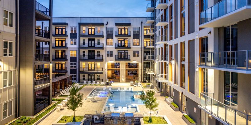 500 West Trade luxury apartments lounge with table and chairs